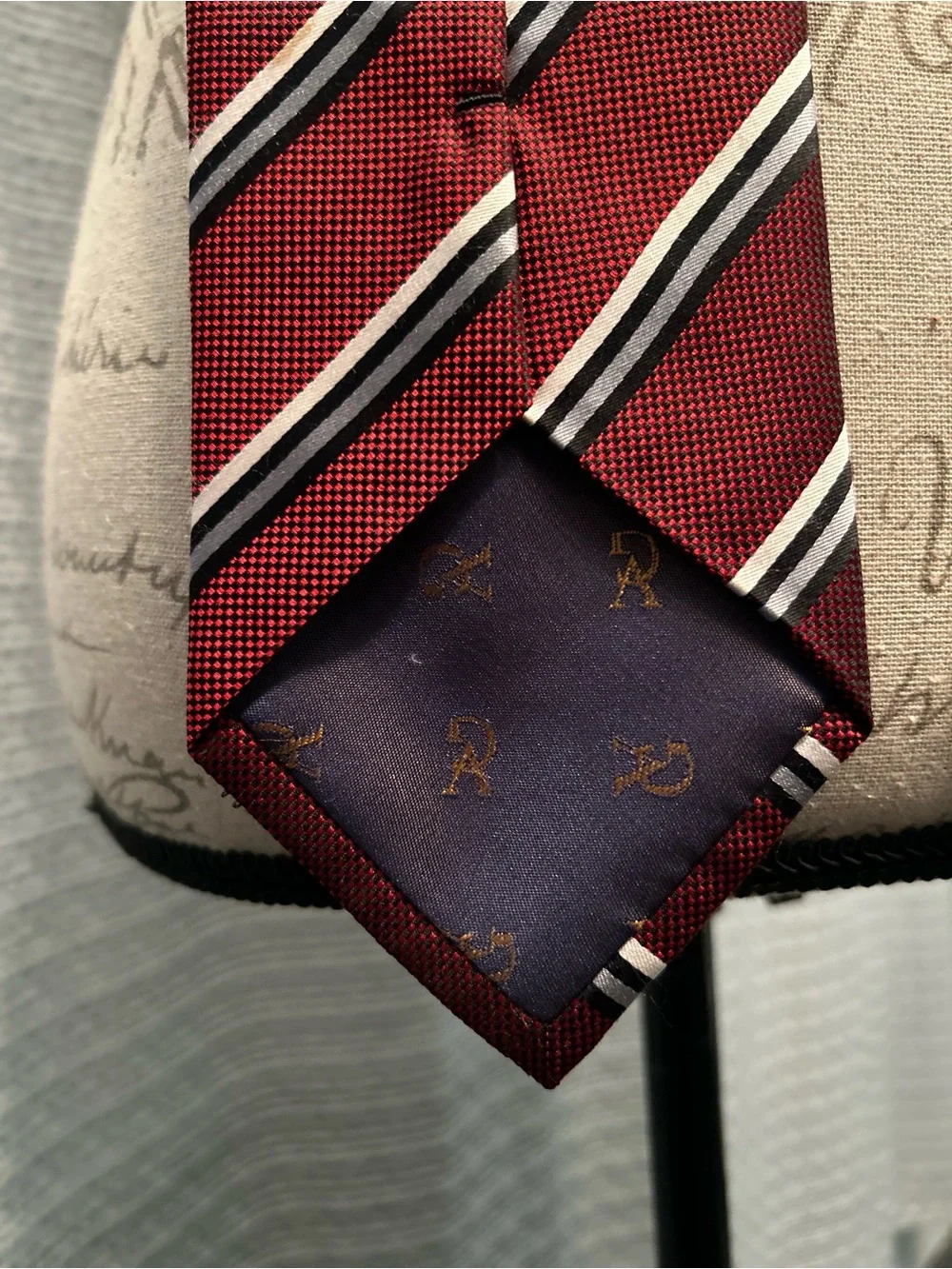 Striped Men's Red Pure Silk Neck Tie — Classic Diagonal Pattern